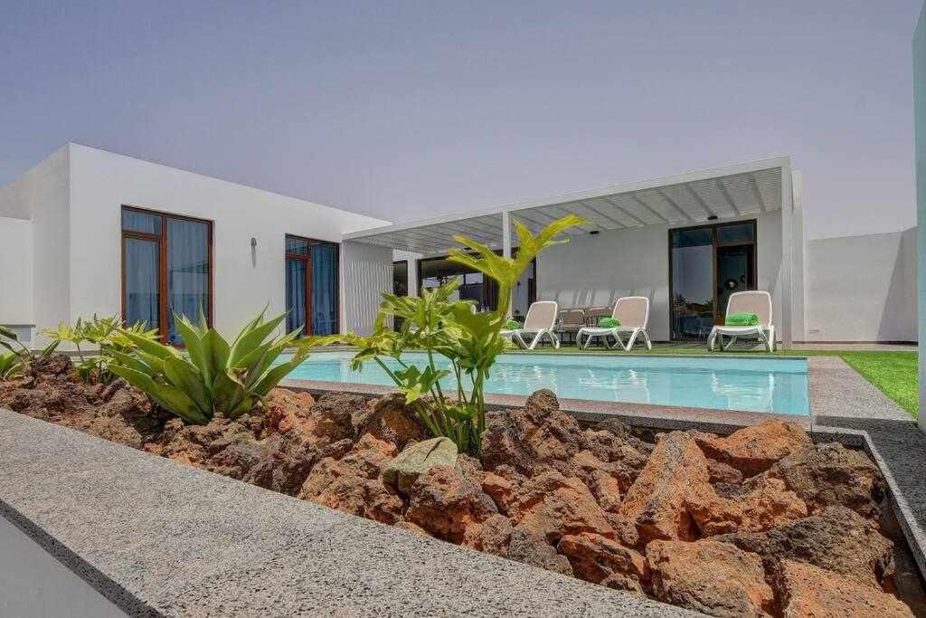 Villa Ponzos Chalet Independiente Y Privado Triquivijate Екстериор снимка