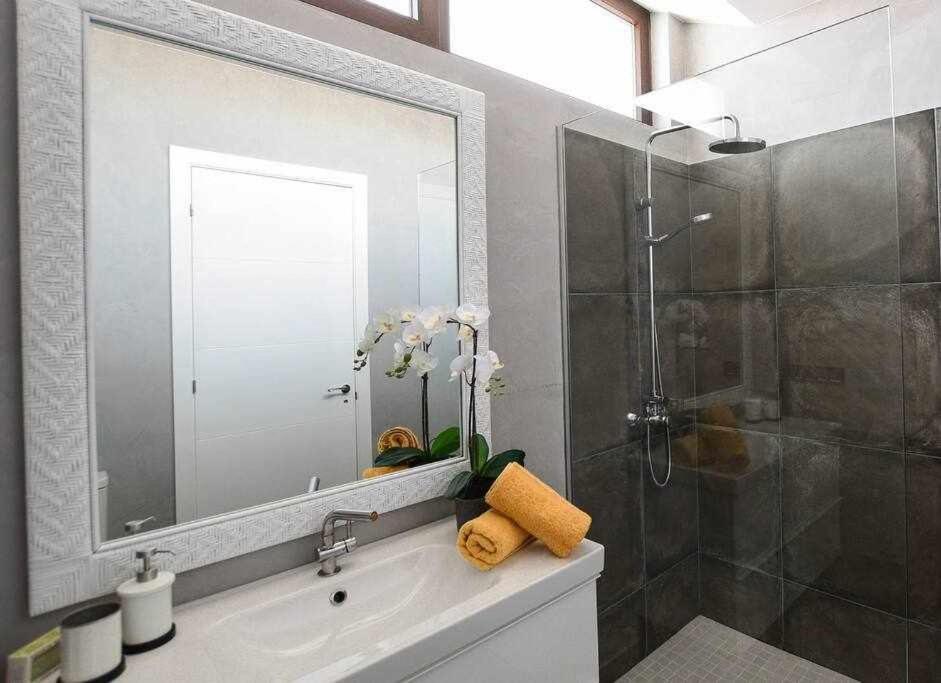 Villa Ponzos Chalet Independiente Y Privado Triquivijate Екстериор снимка